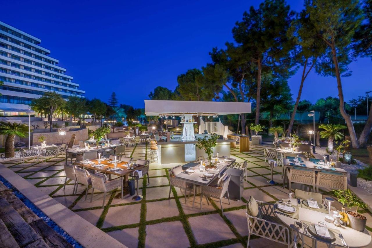 Hotel Rixos Downtown Antalya - The Land Of Legends Access Esterno foto The resort's main restaurant