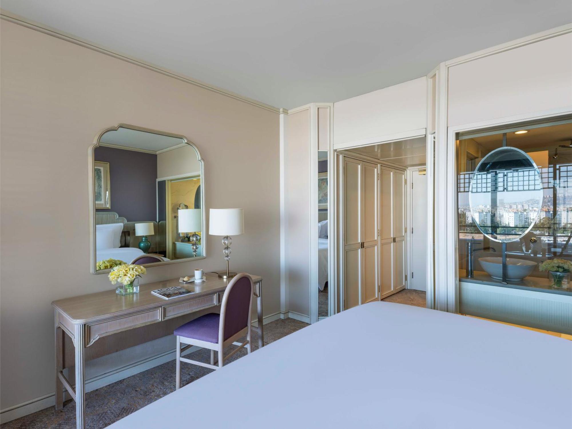 Hotel Rixos Downtown Antalya - The Land Of Legends Access Esterno foto A bedroom at the hotel