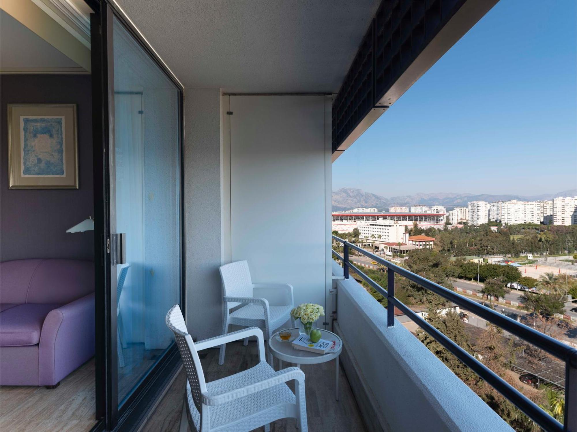 Hotel Rixos Downtown Antalya - The Land Of Legends Access Esterno foto A balcony
